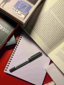 Bücher auf dem Schreibtisch von Otto Frieder Wolf